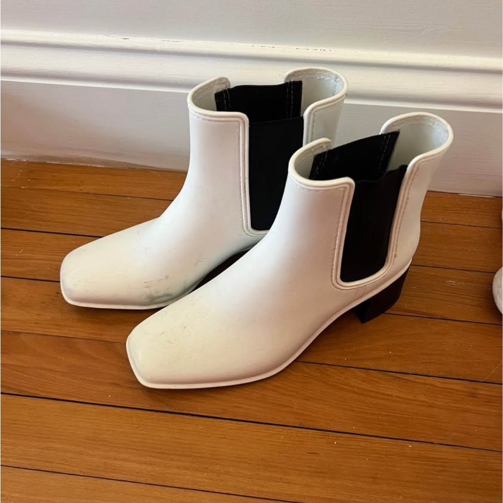 Jeffrey Campbell Heeled Rain boots Stylish White and Black Ankle Boots size 9